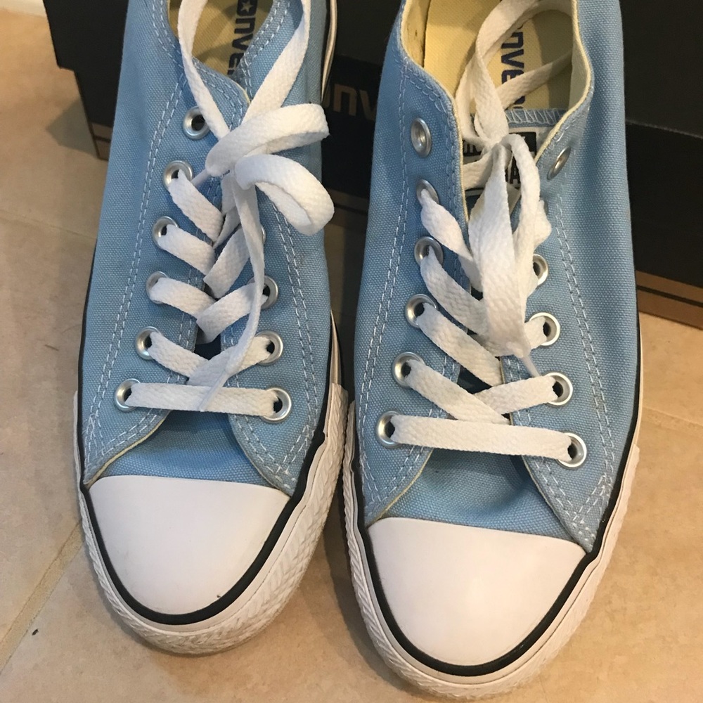 Unisex light blue Converse size 7